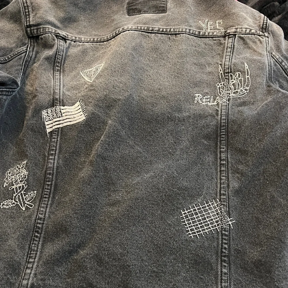 Guess Los Angeles Dillon Deconstructed Denim Jacket - size L​ - Picture 7 of 12